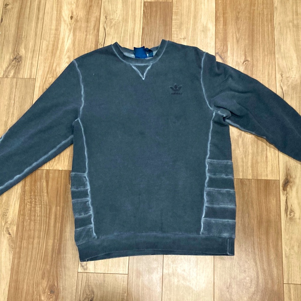 Like new. Barely worn. It’s vintage and comfortable